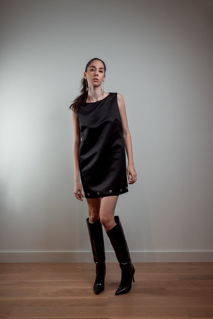 JAGYCH AW 25 ESSENTIALS
BRUTAL REFINEMENT

SATIN MINI DRESS 
CRYSTAL CROSS EARINGS